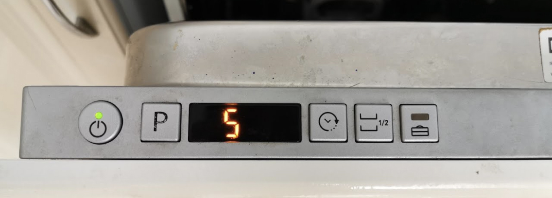Ariston ошибка 5. Hotpoint Ariston посудомоечная машина индикаторы. F02 Error Хотпоинт Аристон посудомоечная машина.